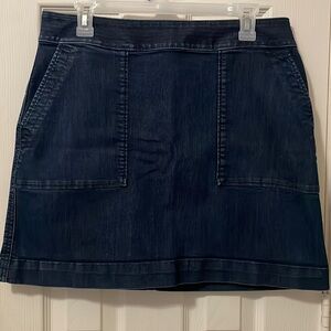 LOFT 12P dark wash skirt with large front pockets - above the knee length.